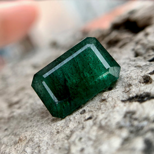 Natural Emerald - 4.80 Carat/5.32 Ratti