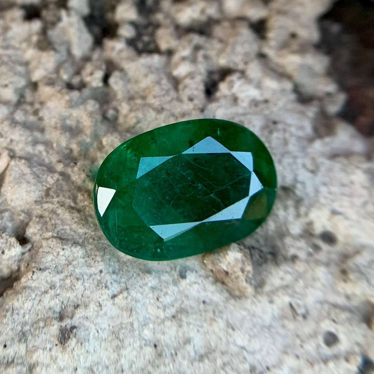 Natural Emerald - 4.03 Carat/4.48 Ratti