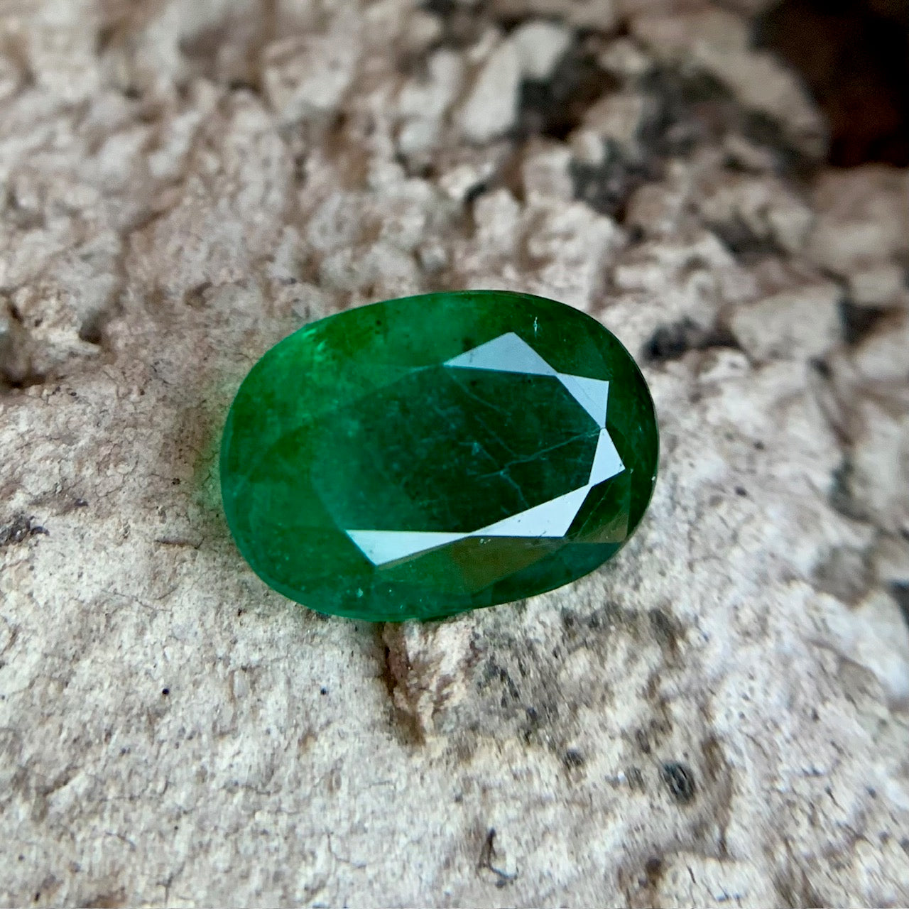 Natural Emerald - 4.03 Carat/4.48 Ratti