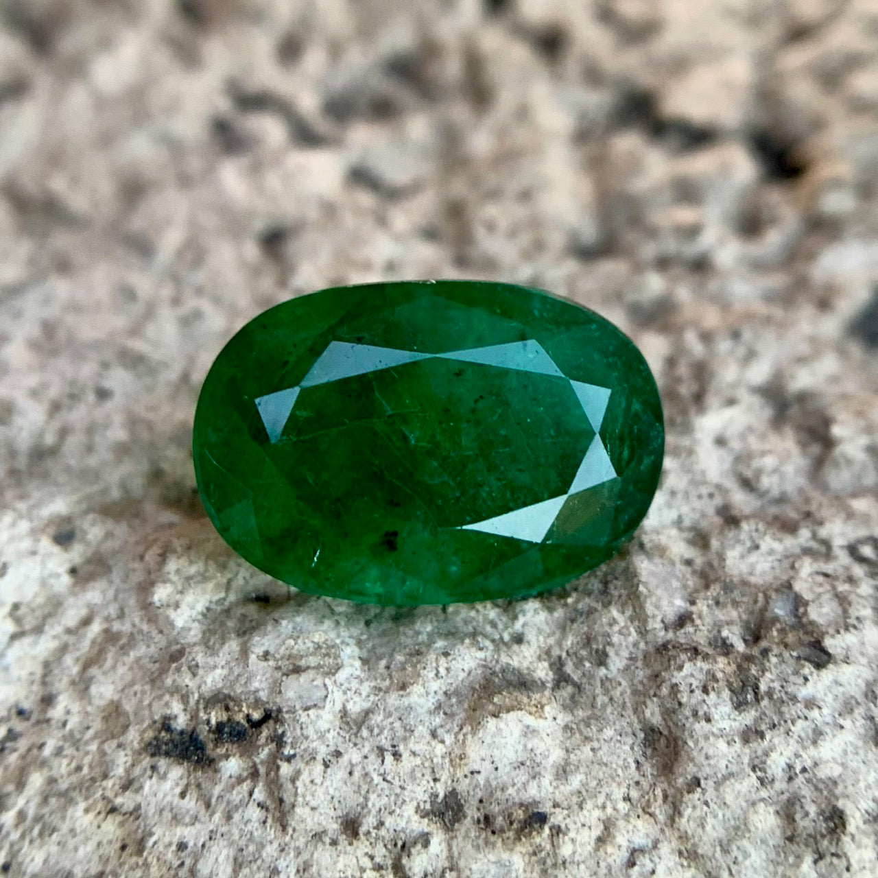 Natural Emerald - 4.03 Carat/4.48 Ratti