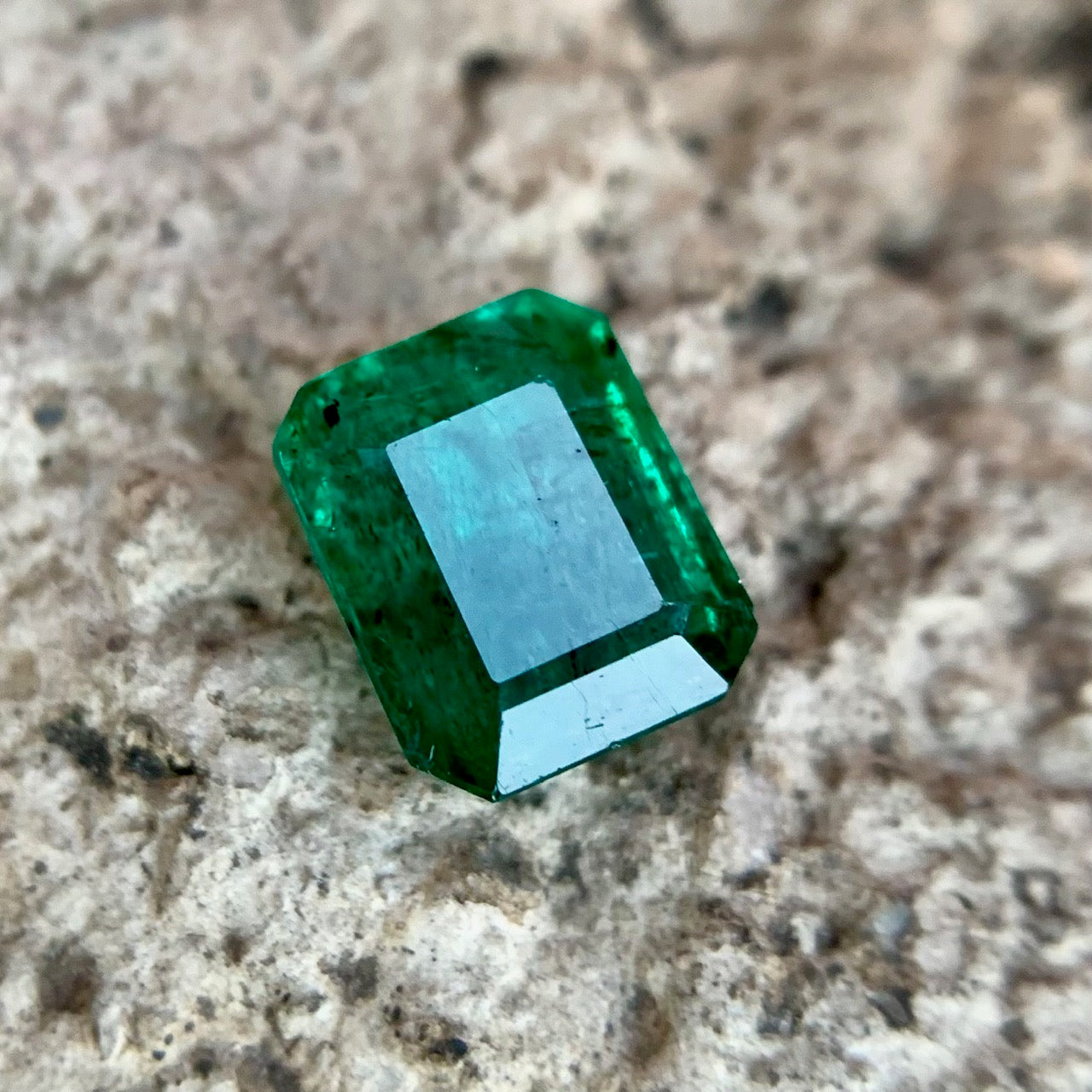 Natural Emerald - 2.80 Carat/3.10 Ratti