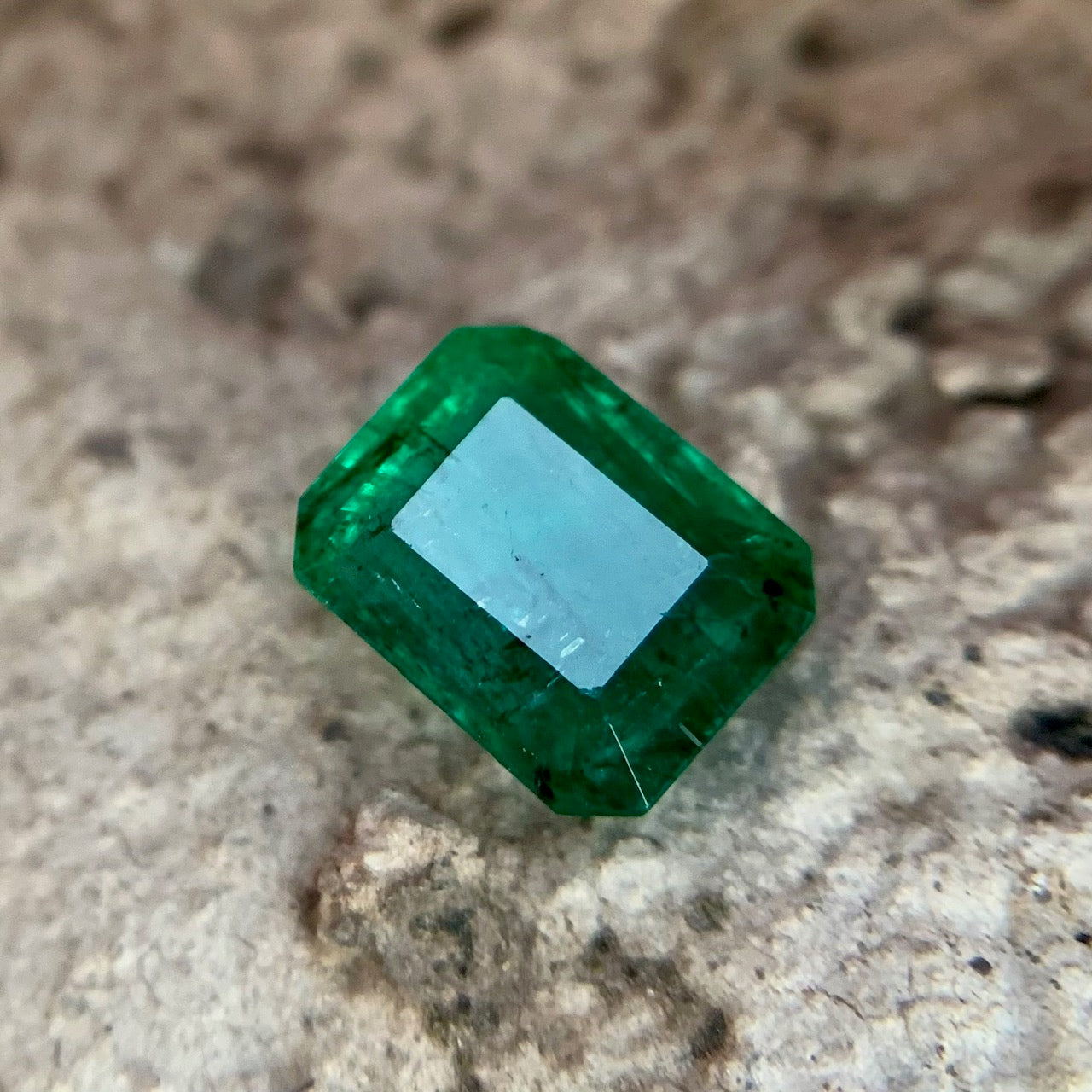 Natural Emerald - 2.80 Carat/3.10 Ratti