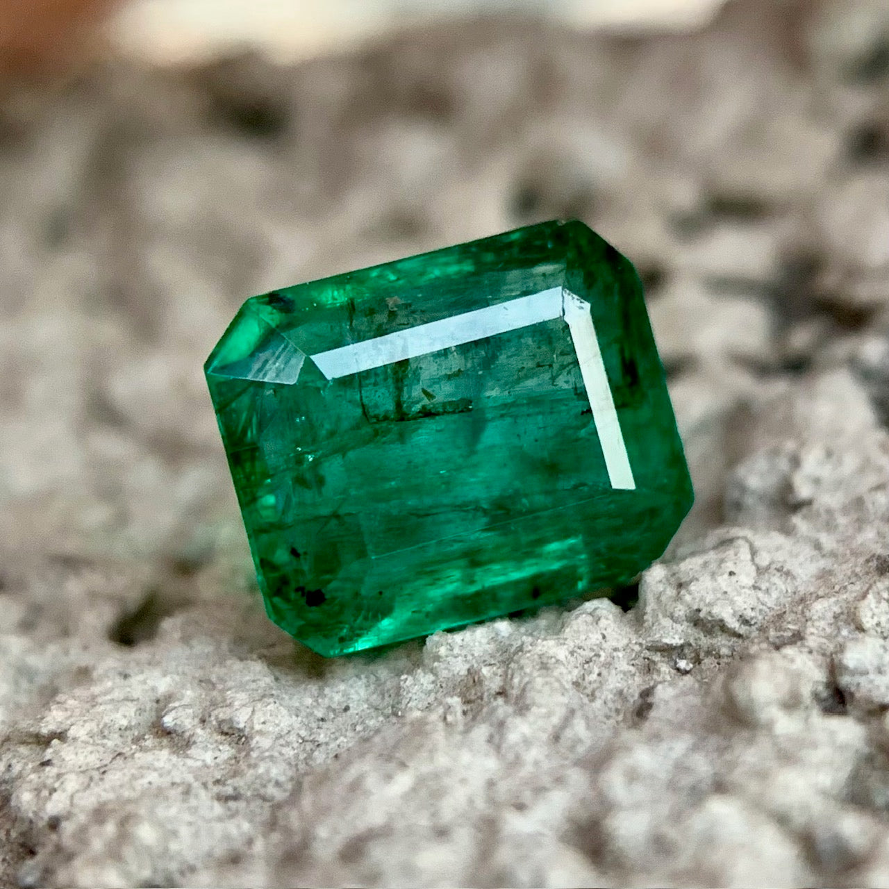 Natural Emerald - 2.80 Carat/3.10 Ratti