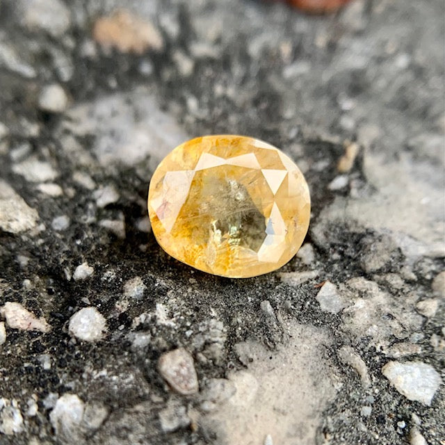 Natural Yellow Sapphire - 3.90 Carat/4.33 Ratti