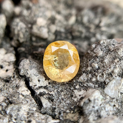 Natürlicher gelber Saphir – 3,90 Karat/4,33 Ratti