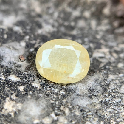 Natürlicher gelber Saphir – 4,70 Karat/5,22 Ratti