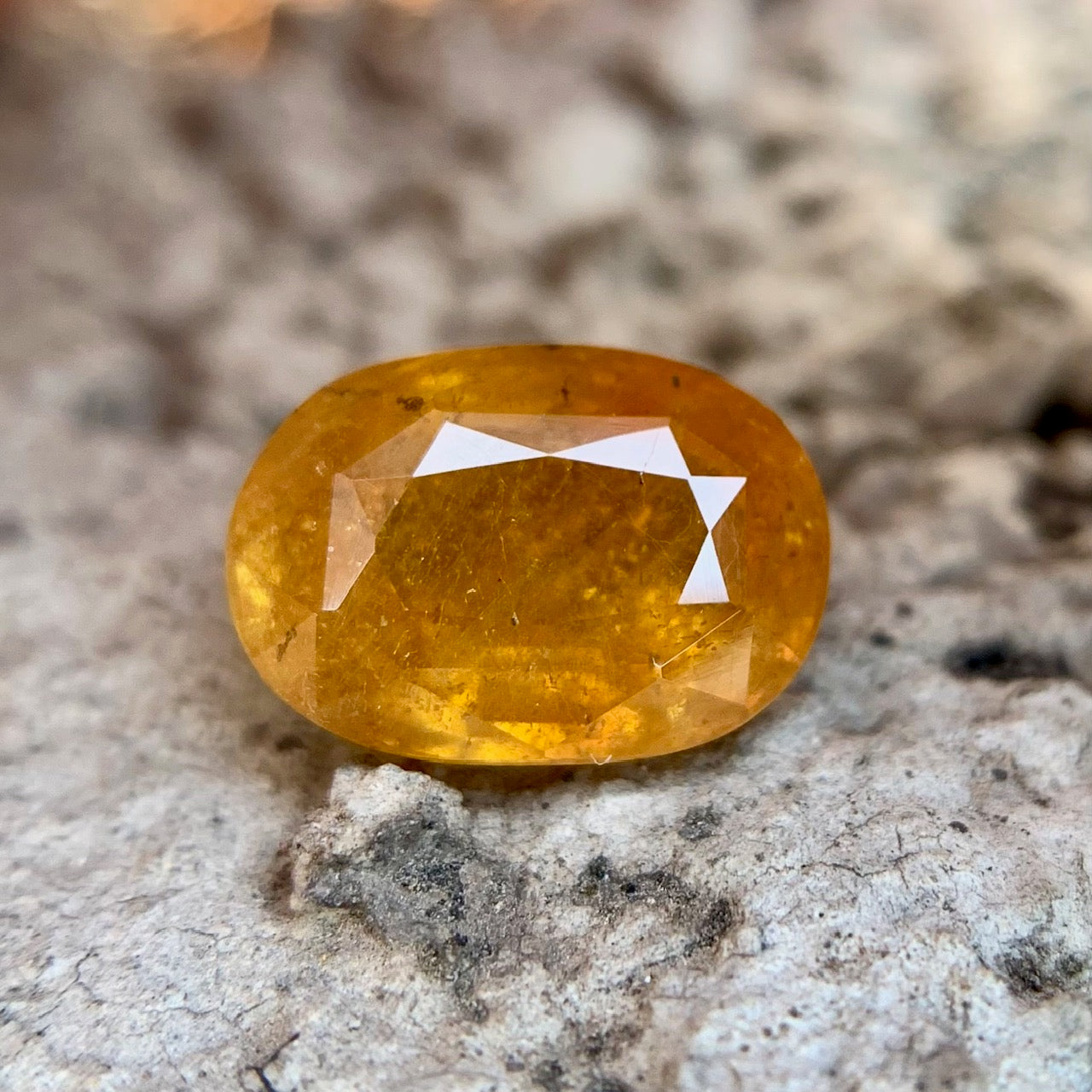 Natural Yellow Sapphire - 5.41 Carat/6.00 Ratti