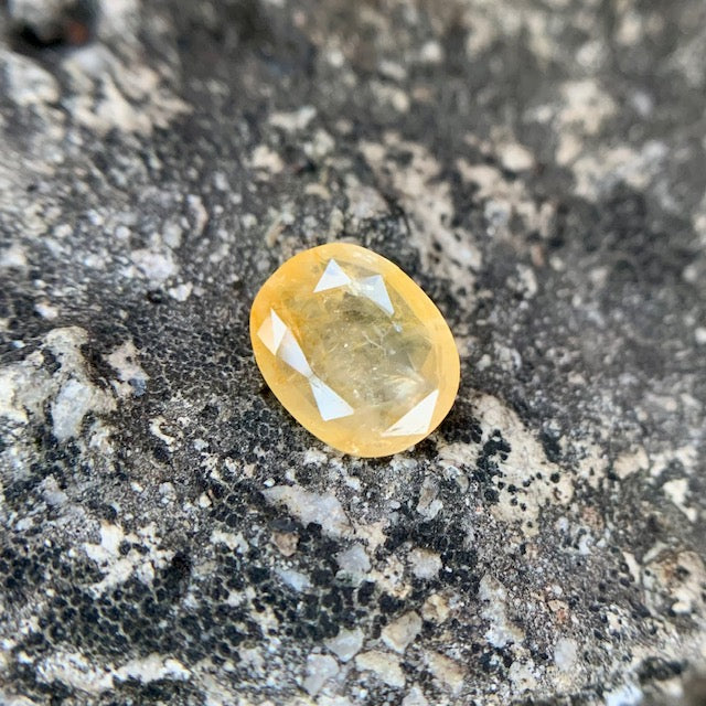 Natural Yellow Sapphire - 3.05 Carat/3.39 Ratti