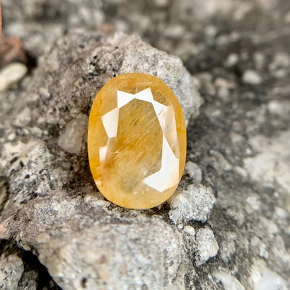 Natürlicher gelber Saphir – 5,70 Karat/6,33 Ratti
