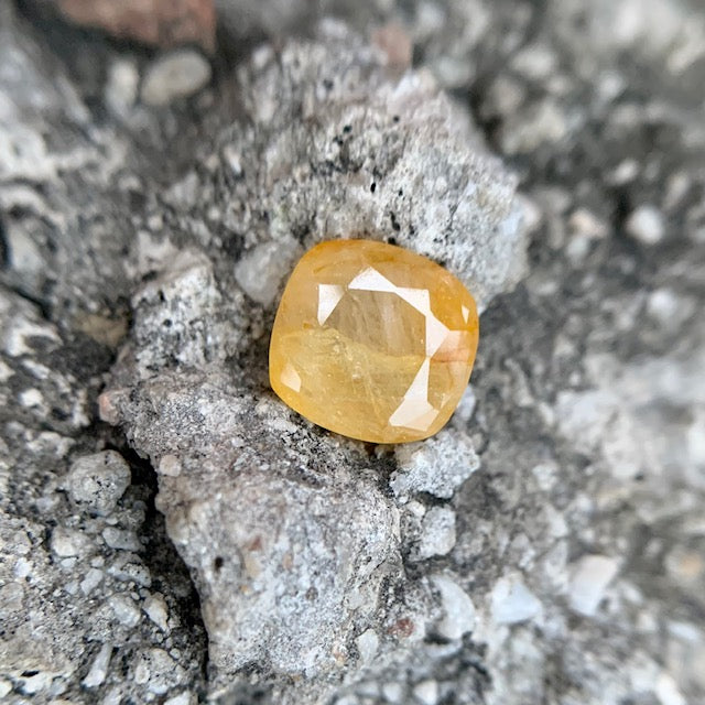 Natural Yellow Sapphire - 5.30 Carat/5.88 Ratti