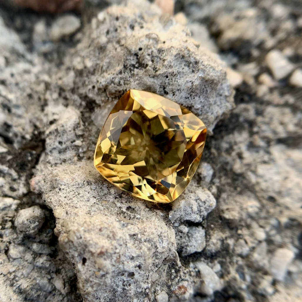 Natural Citrine - 4.90 Carat/5.44 Ratti