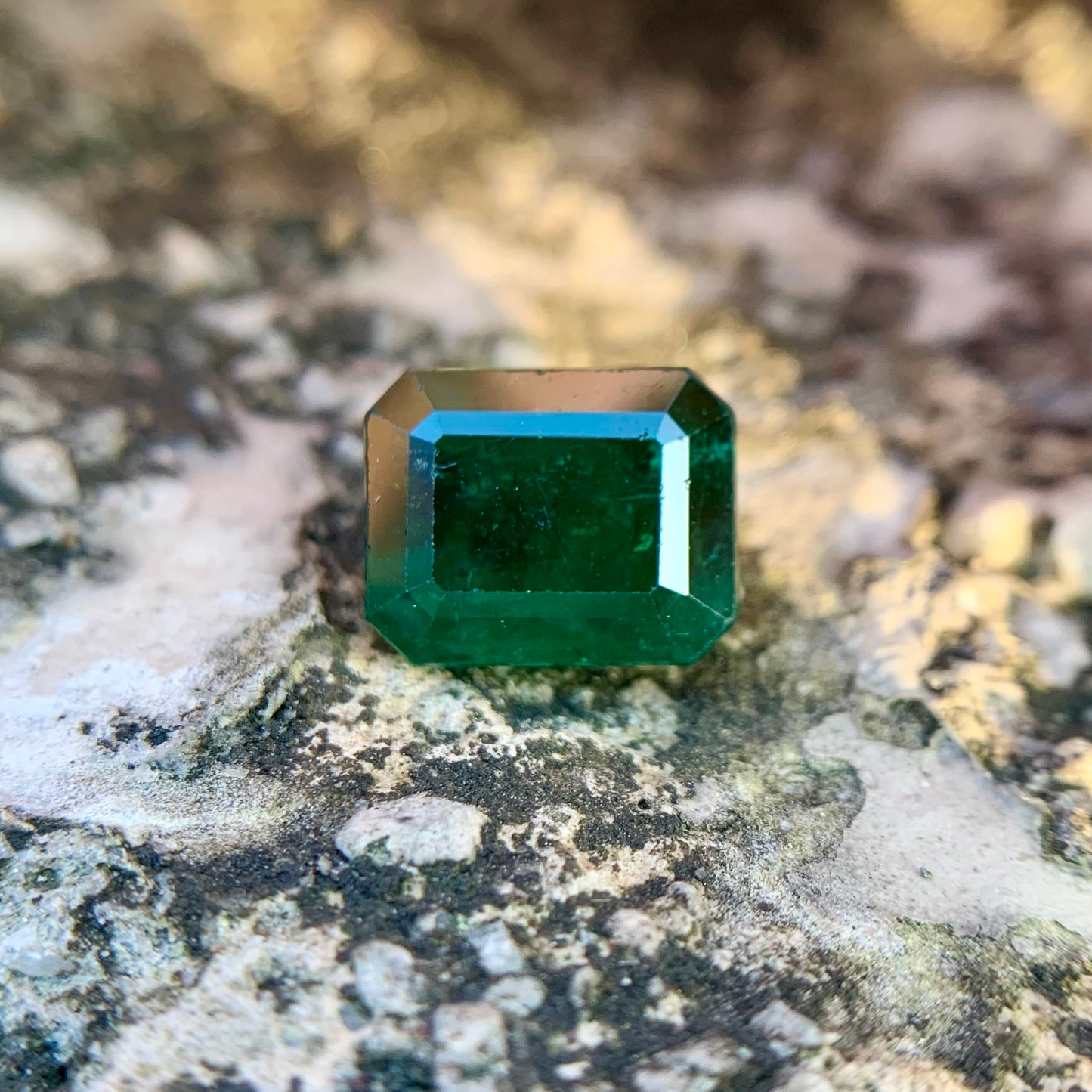 Natural Emerald - 4.93 Carat/5.47 Ratti