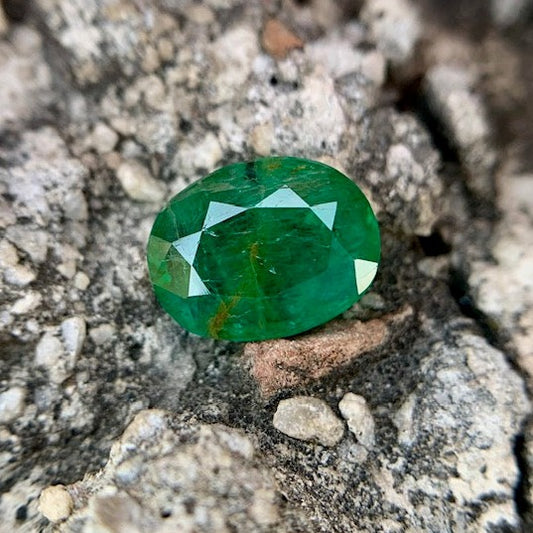 Natural Emerald - 4.50 carat/5.00 Ratti