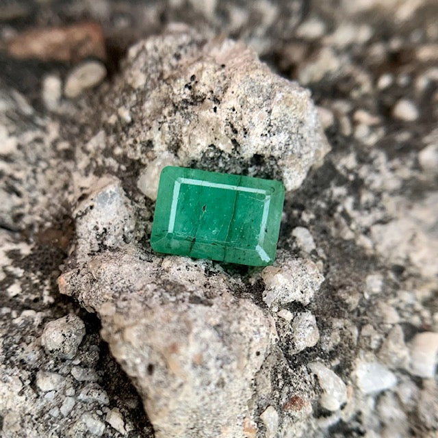 Natural Emerald - 2.35 carat/2.60 Ratti