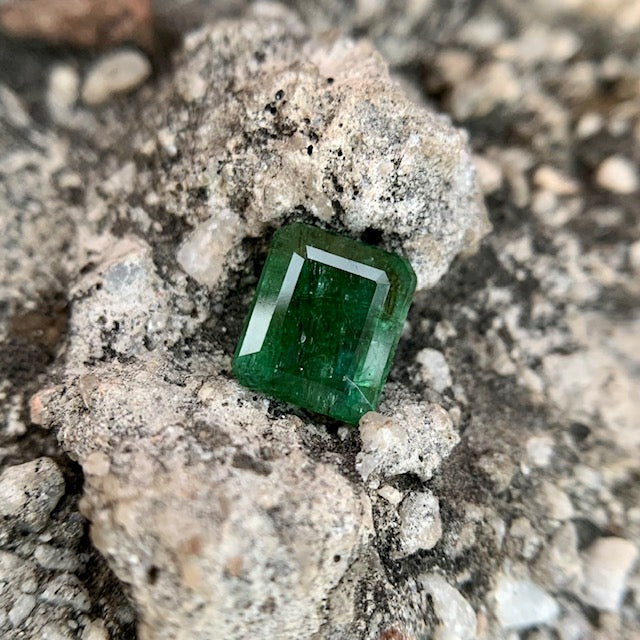 Natural Emerald - 1.95 carat/2.16 Ratti