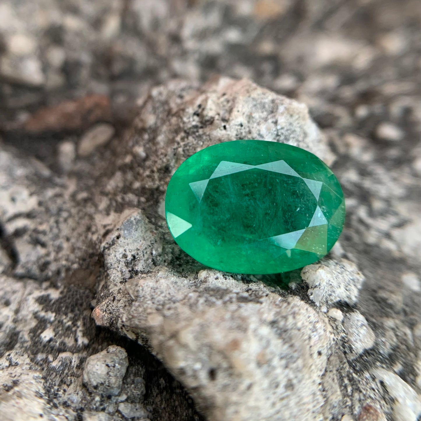 Natural Emerald - 6.15 carat/6.83 Ratti