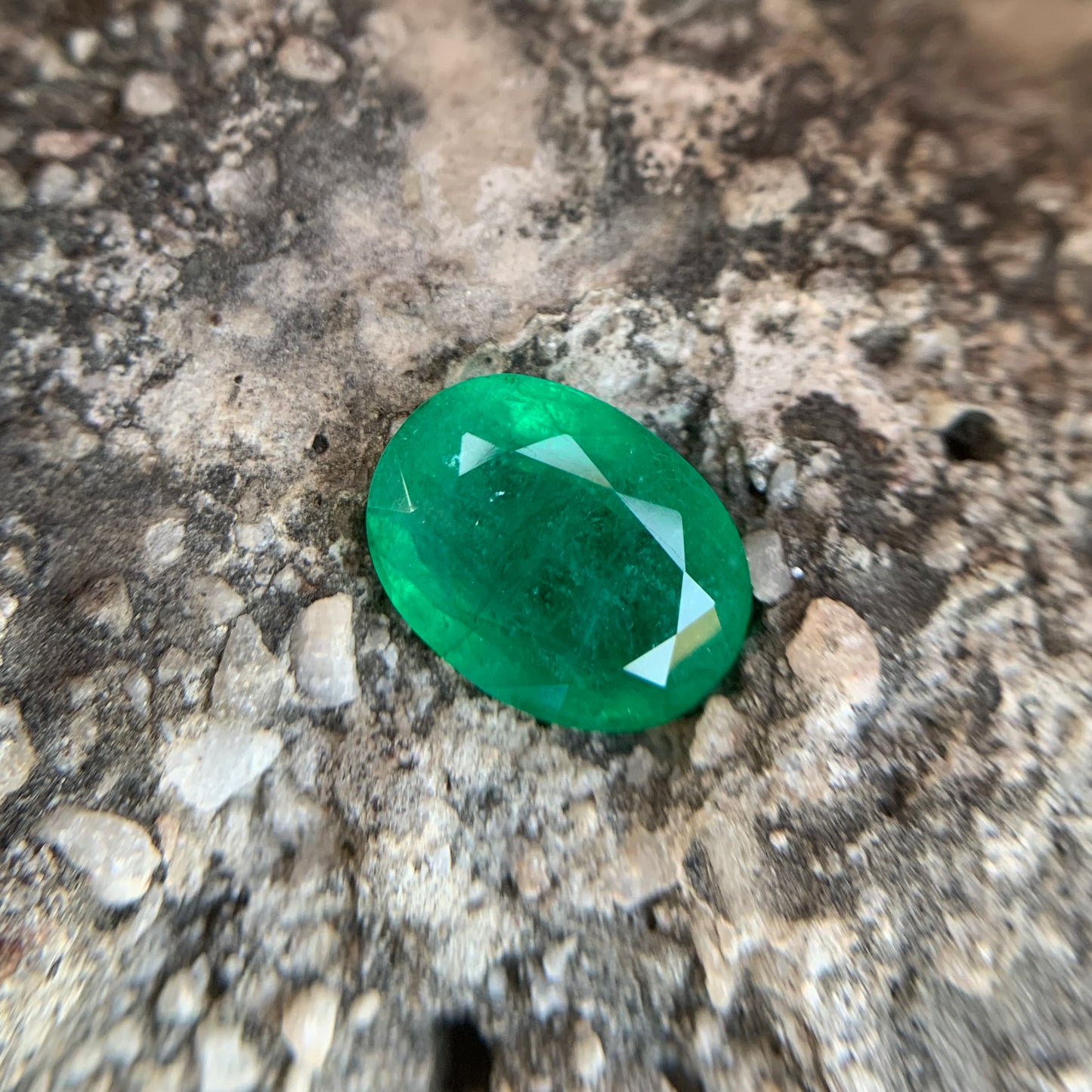 Natural Emerald - 6.15 carat/6.83 Ratti