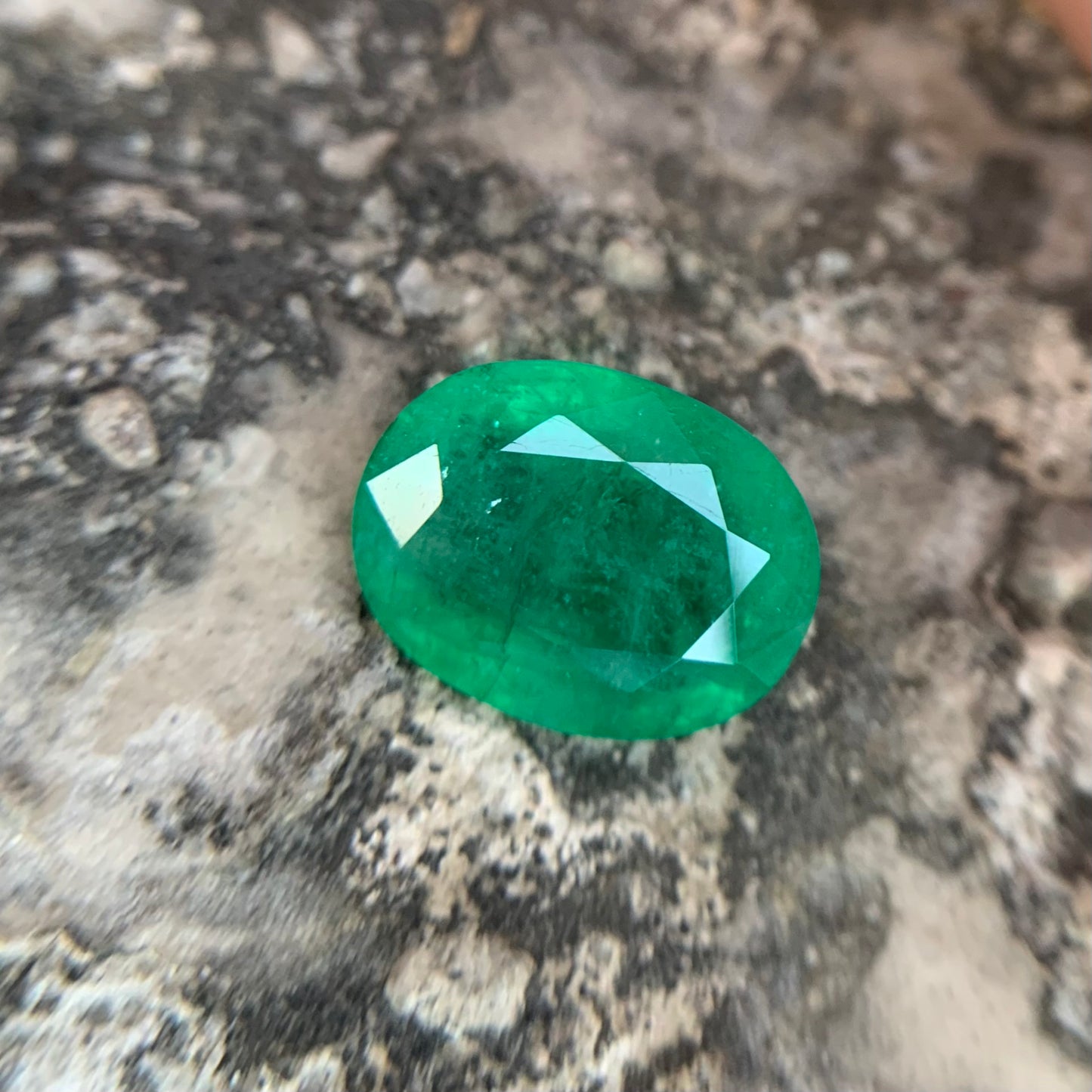 Natural Emerald - 6.15 carat/6.83 Ratti