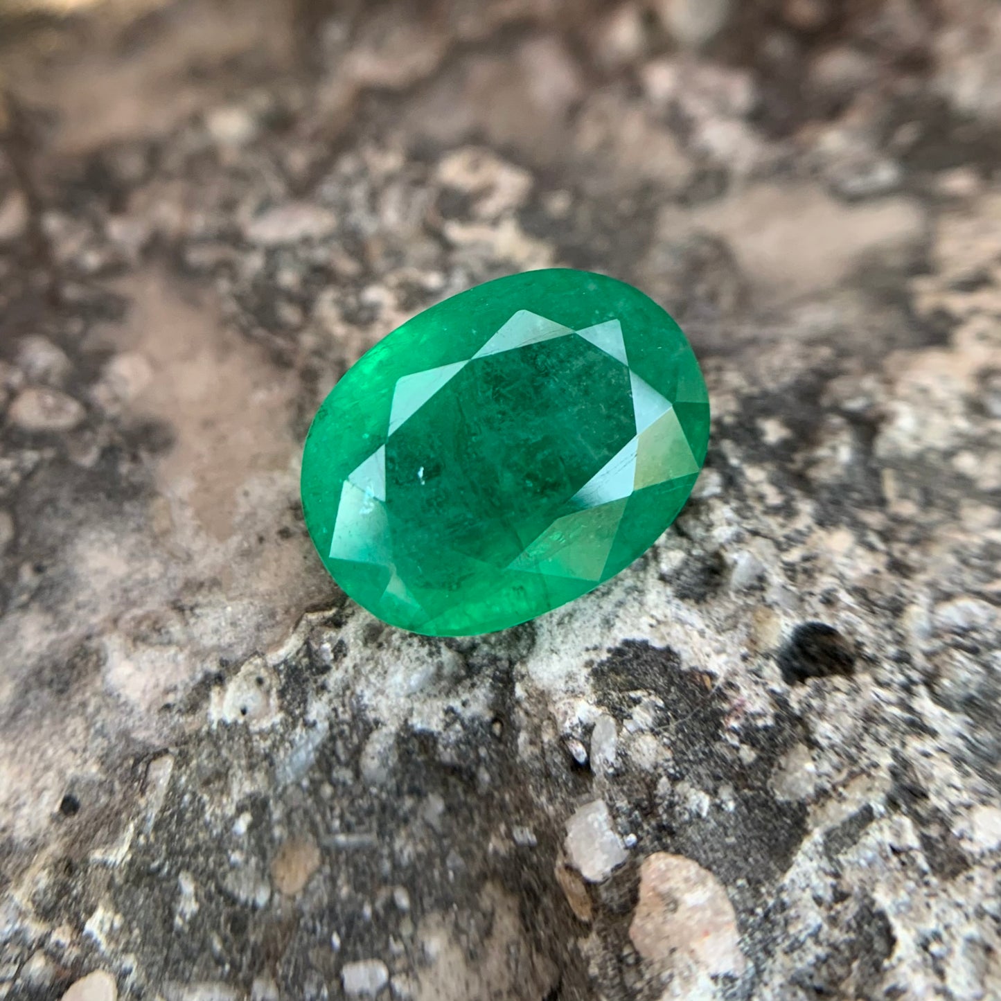 Natural Emerald - 6.15 carat/6.83 Ratti