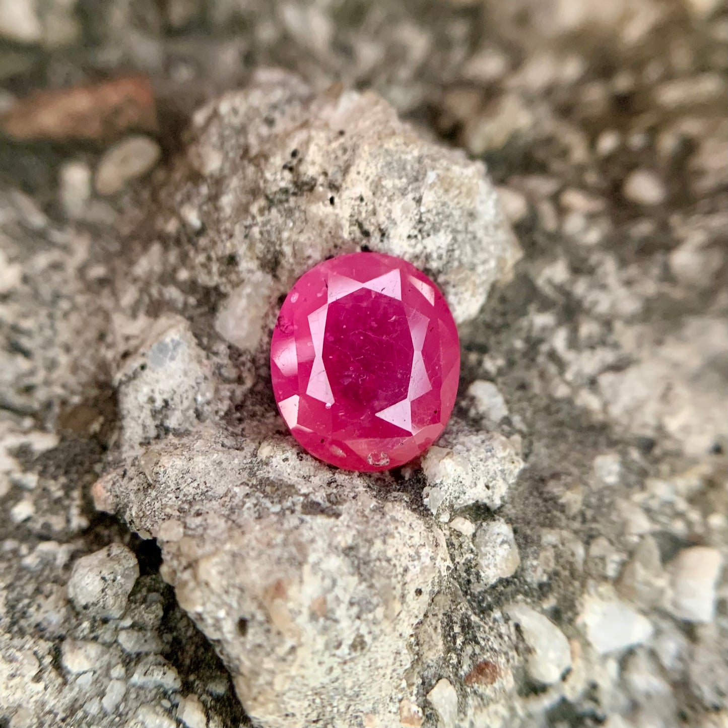 Natural Ruby - 4.95 Carats/5.49 Ratti