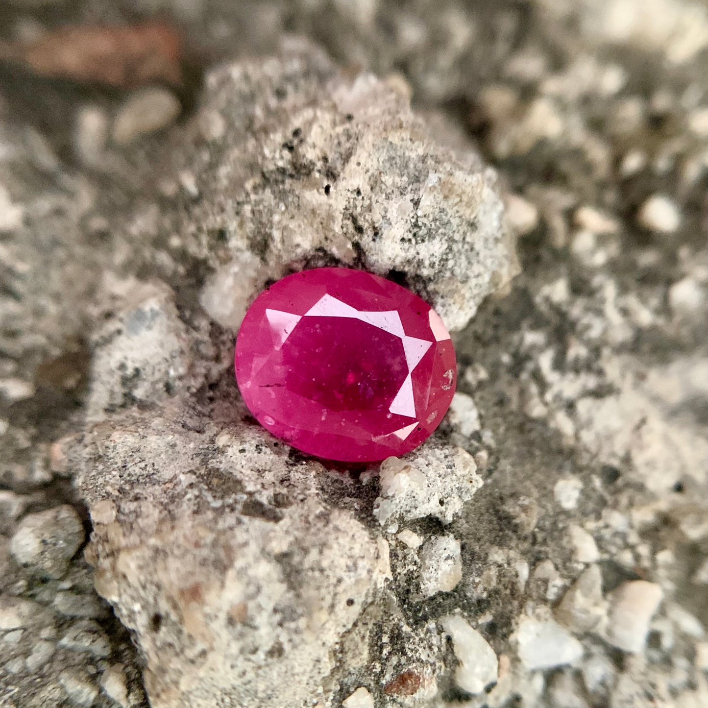 Natural Ruby - 4.95 Carats/5.49 Ratti