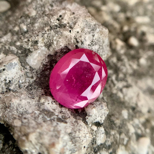 Natural Ruby - 4.95 Carats/5.49 Ratti