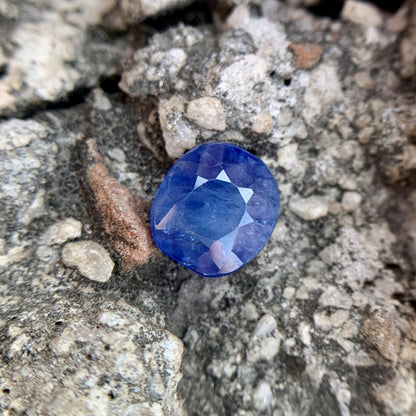 Natürlicher blauer Saphir – 4,55 Karat/5,05 Ratti