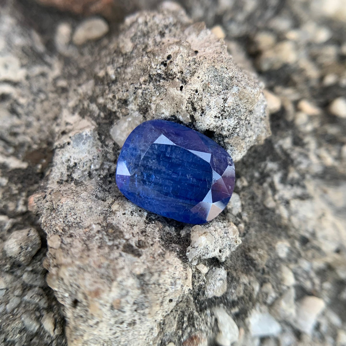 Natural Blue Sapphire - 4.40 Carats/4.88 Ratti