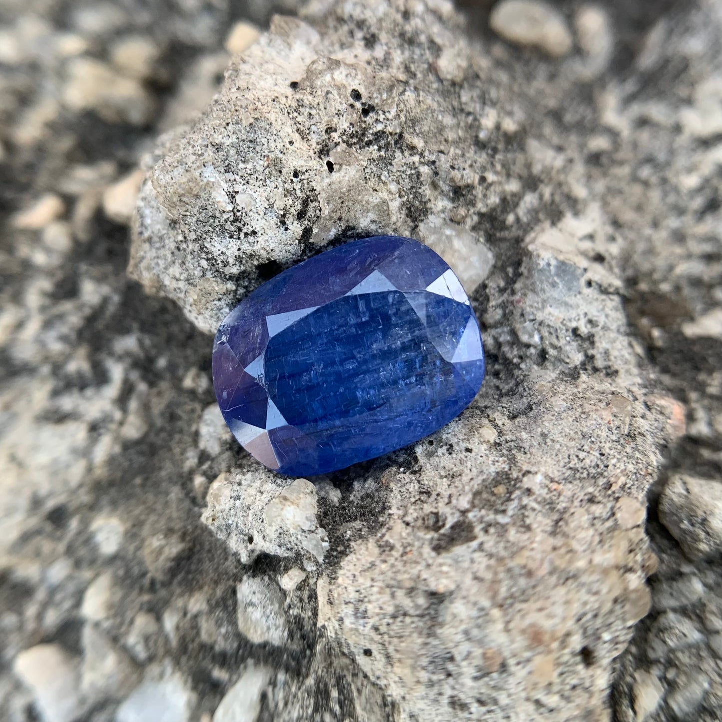 Natural Blue Sapphire - 4.40 Carats/4.88 Ratti