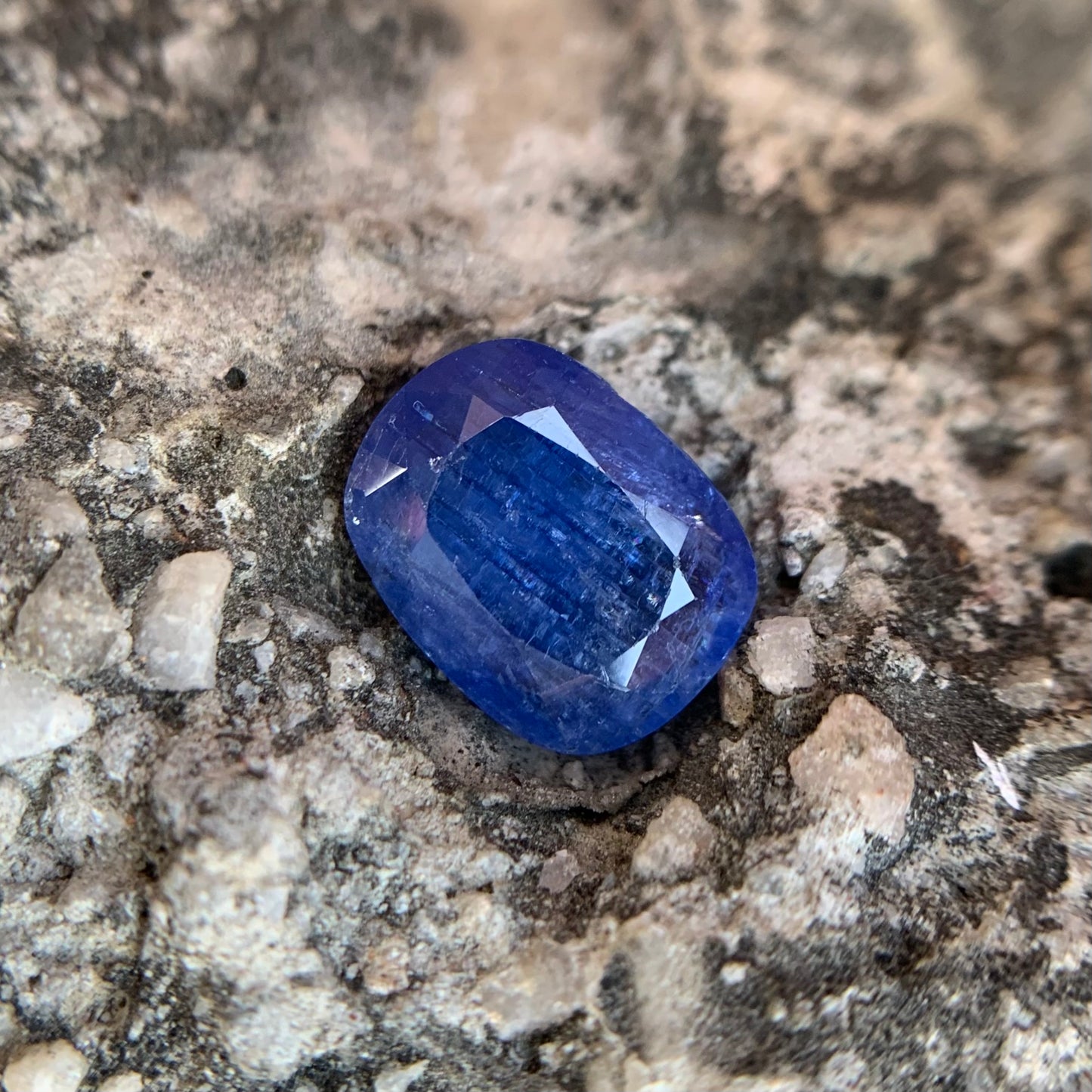 Natural Blue Sapphire - 4.40 Carats/4.88 Ratti