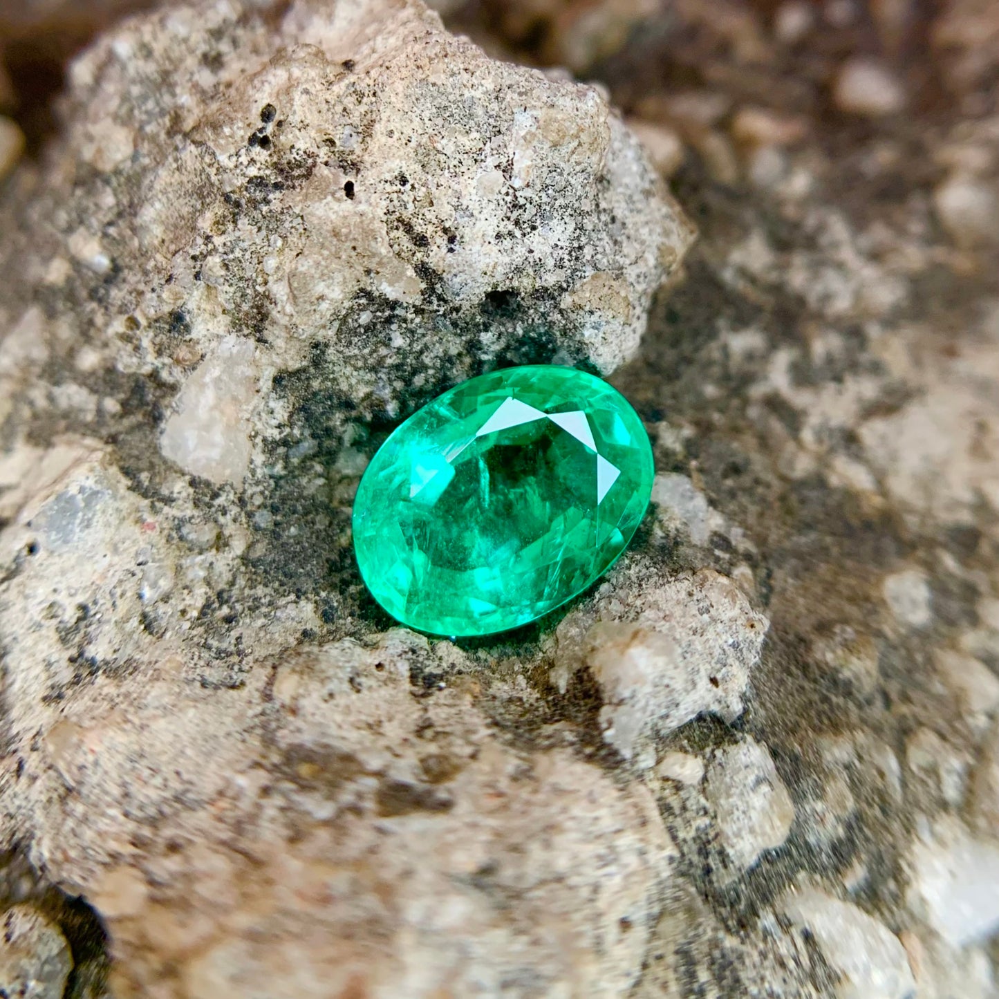 Natural Columbian Emerald - 1.30 carat/1.44 Ratti