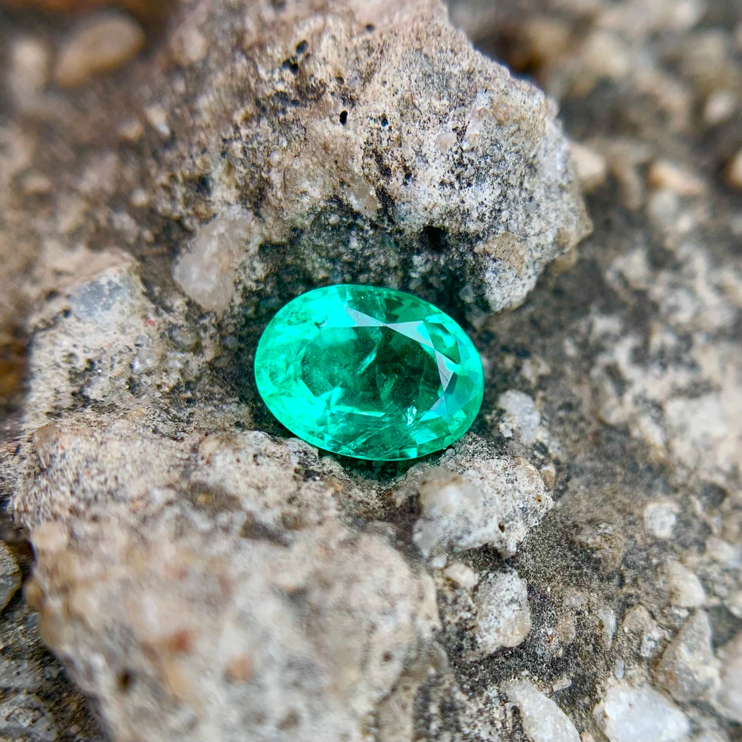 Natural Columbian Emerald - 1.30 carat/1.44 Ratti