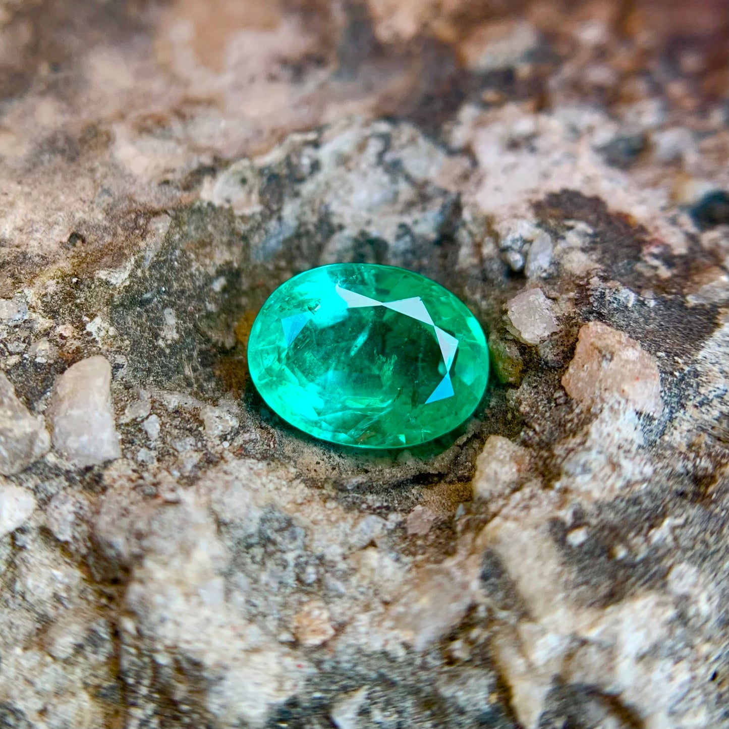 Natural Columbian Emerald - 1.30 carat/1.44 Ratti