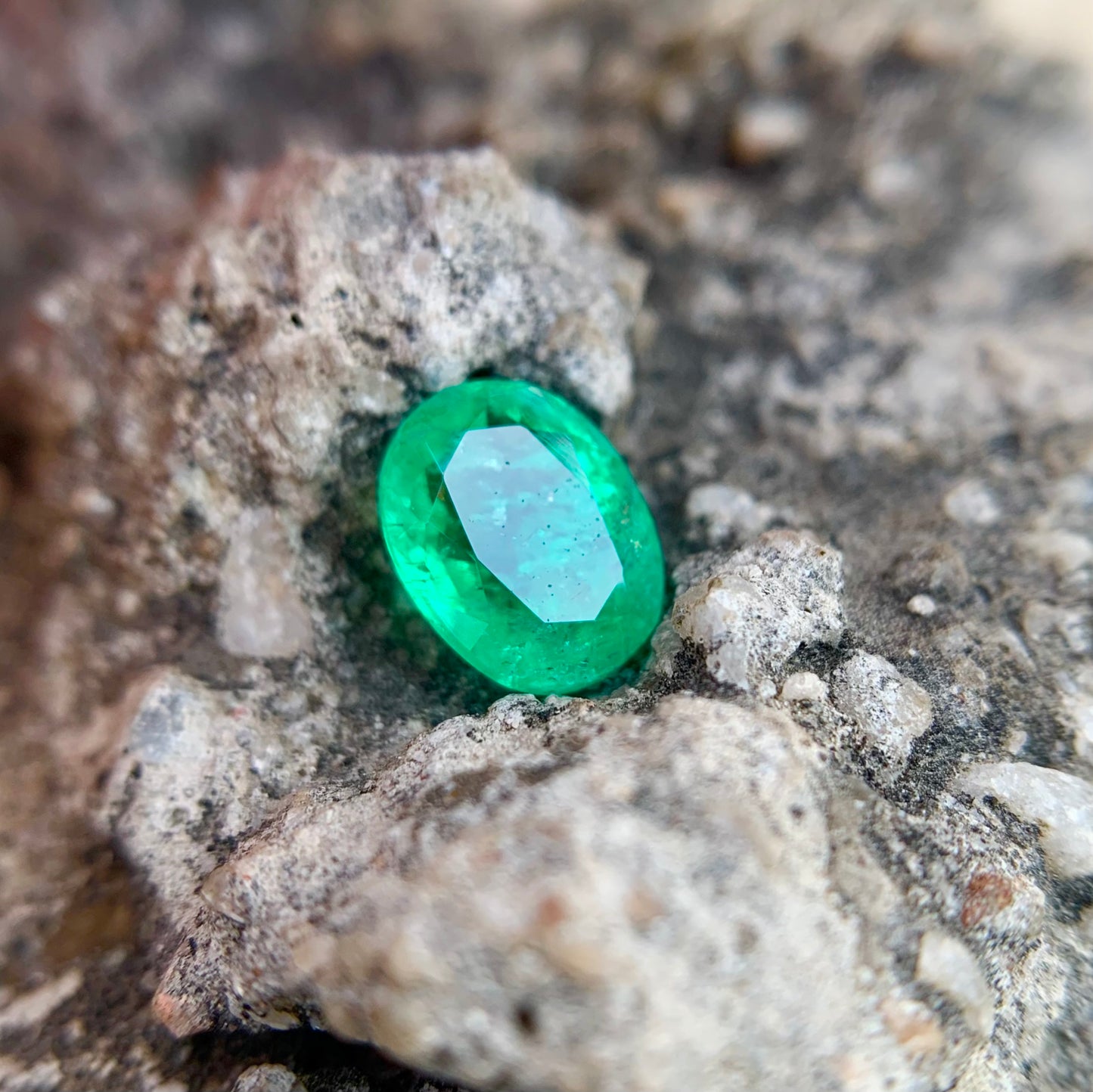 Natural Columbian Emerald - 1.65 carat/1.83 Ratti