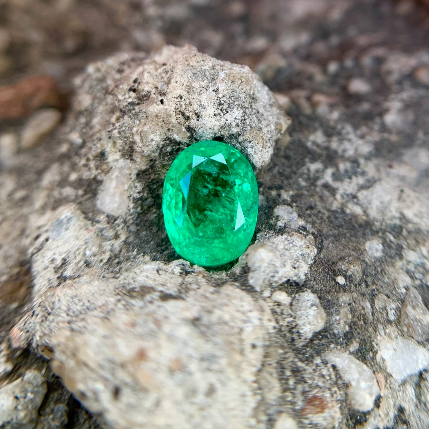 Natural Columbian Emerald - 1.65 carat/1.83 Ratti