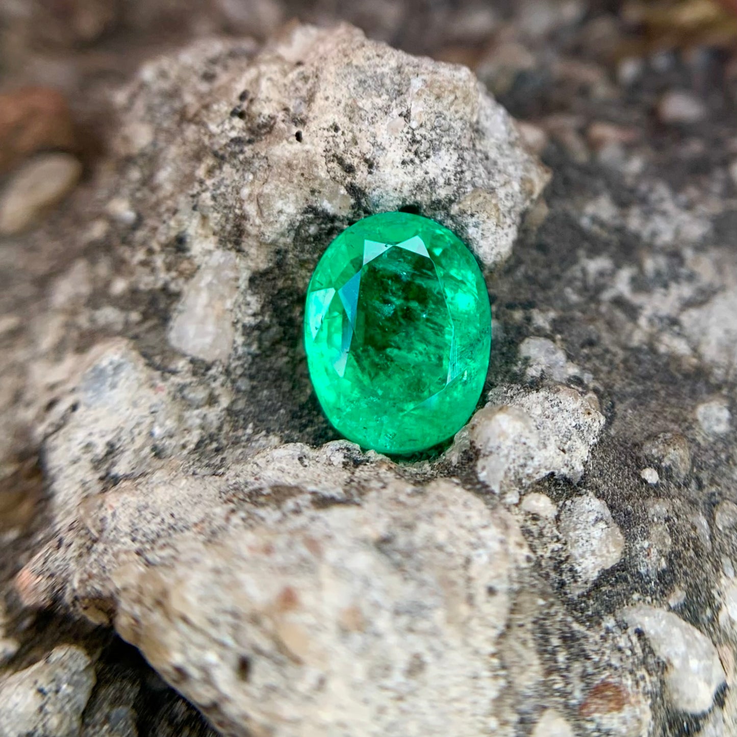 Natural Columbian Emerald - 1.65 carat/1.83 Ratti