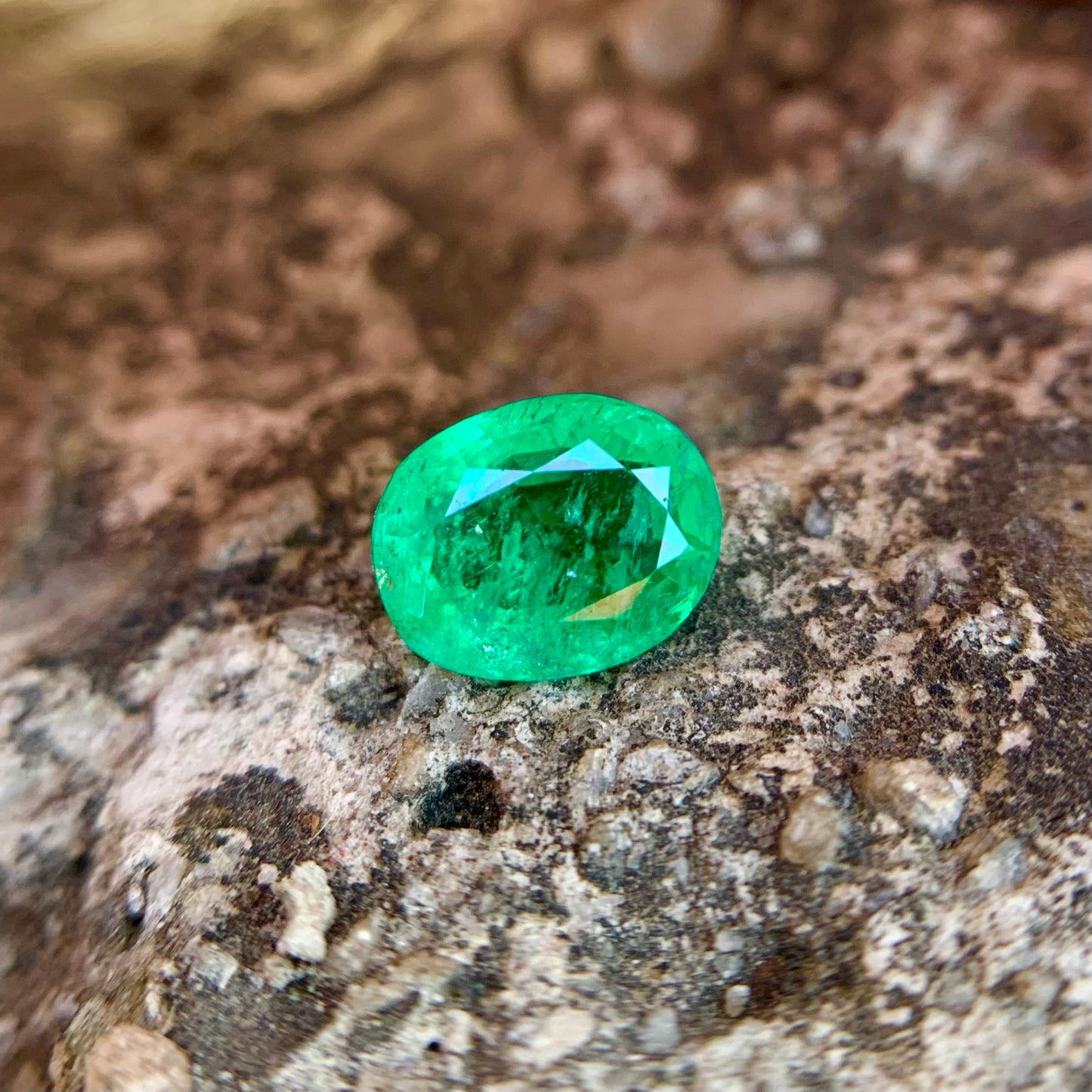 Natural Columbian Emerald - 1.65 carat/1.83 Ratti