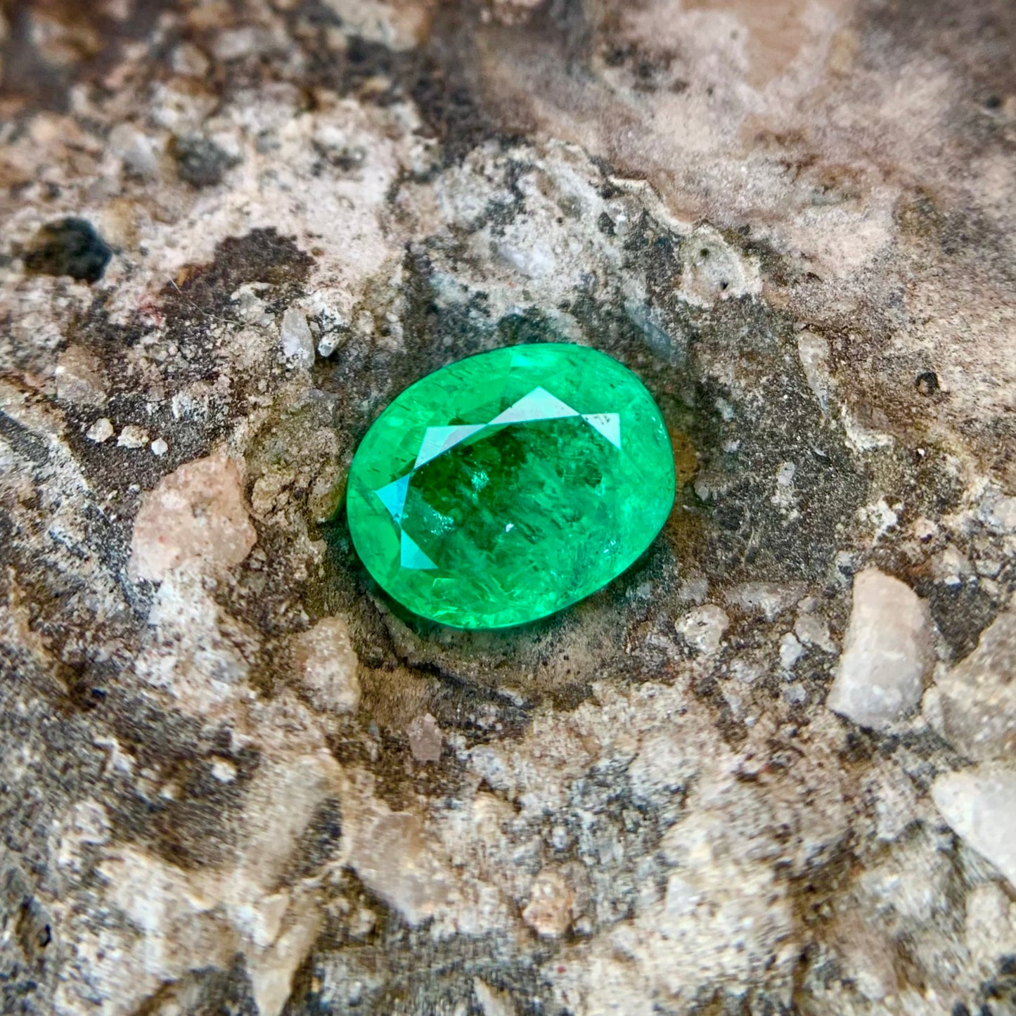 Natural Columbian Emerald - 1.65 carat/1.83 Ratti