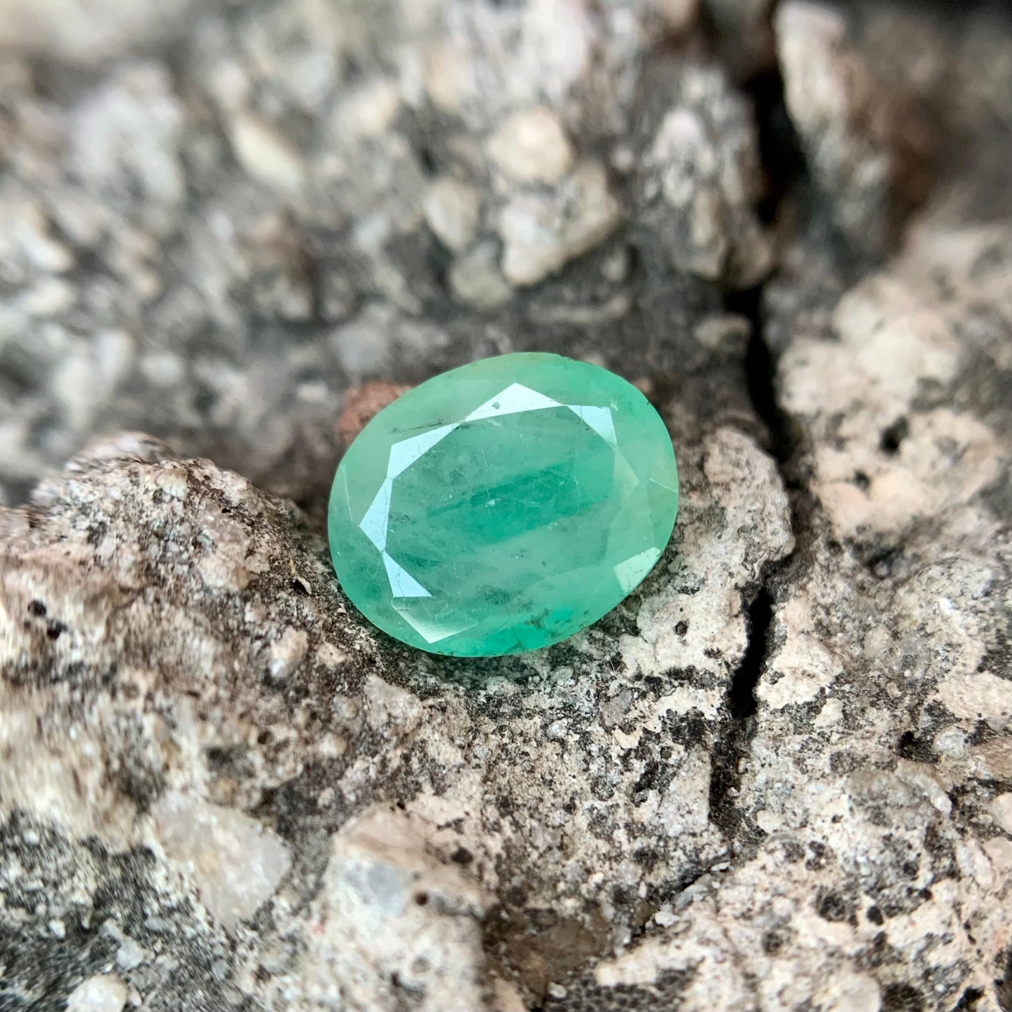 Natural Emerald - 3.40 carat/3.78 Ratti