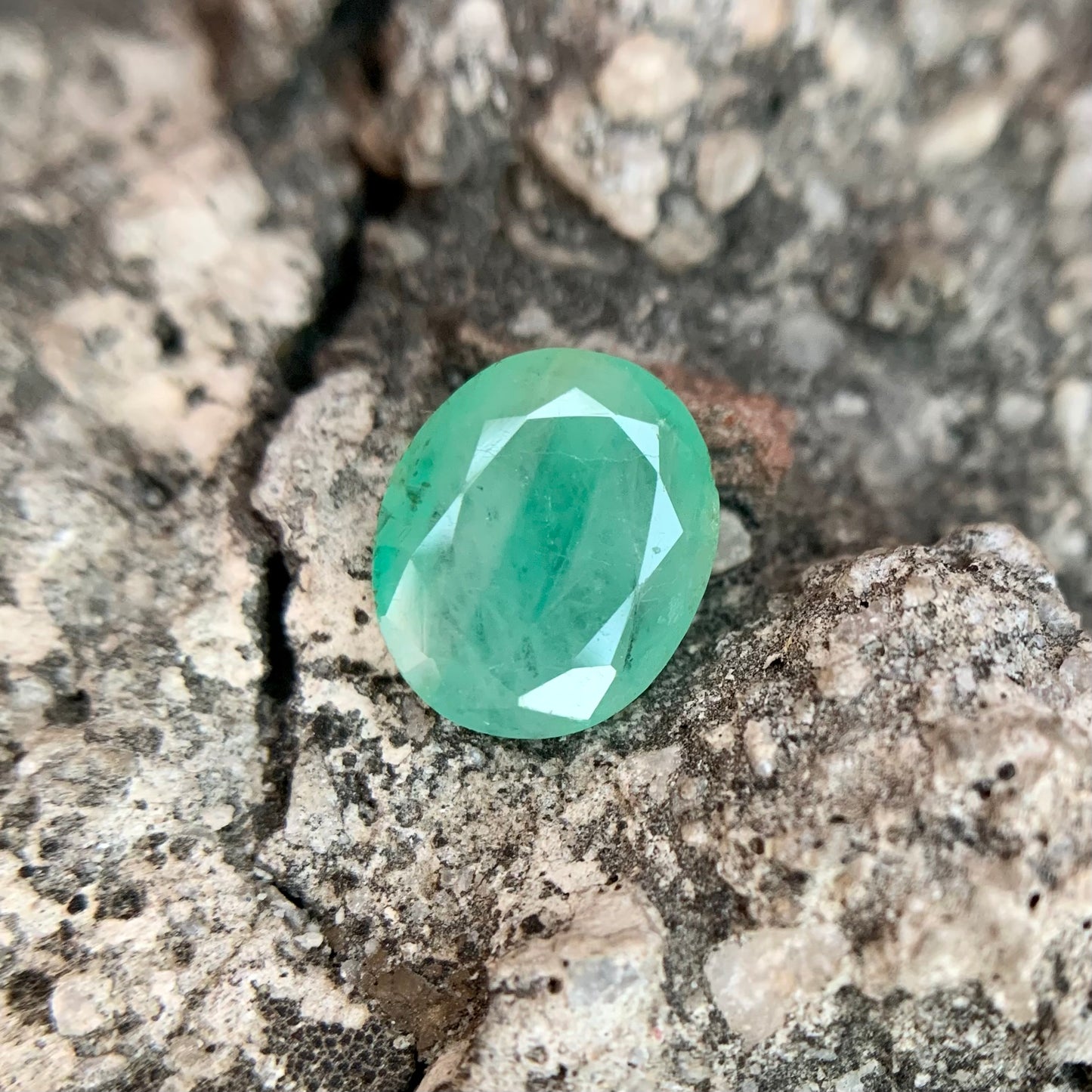 Natural Emerald - 3.40 carat/3.78 Ratti