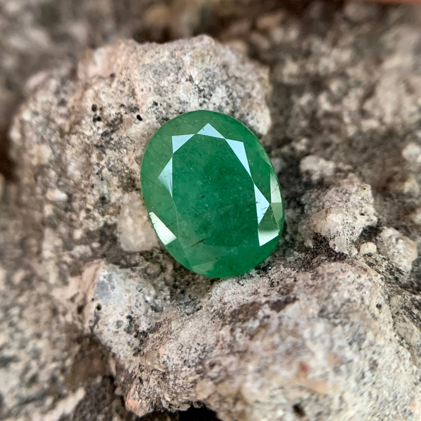 Natural Emerald - 2.75 carat/3.05 Ratti