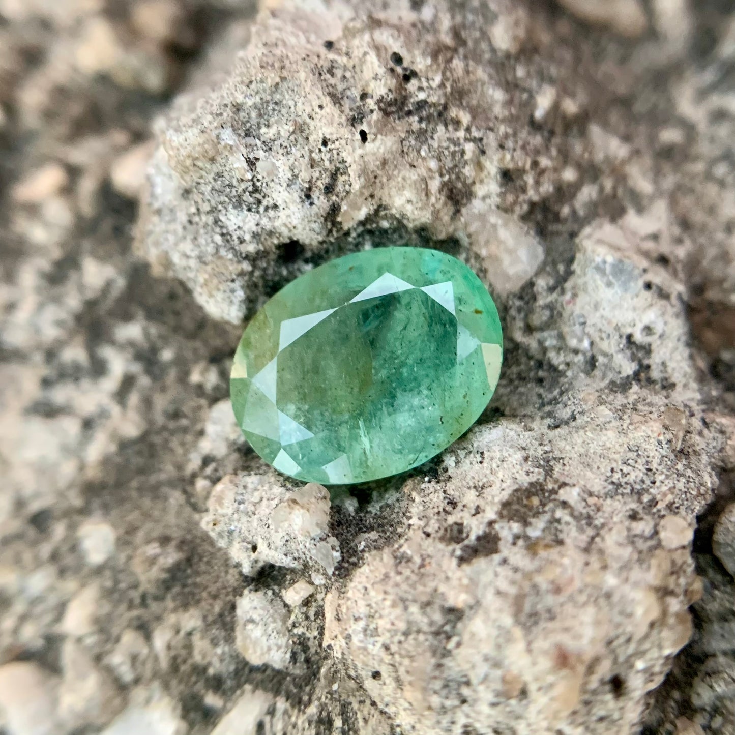 Natural Emerald - 2.45 carat/2.72 Ratti