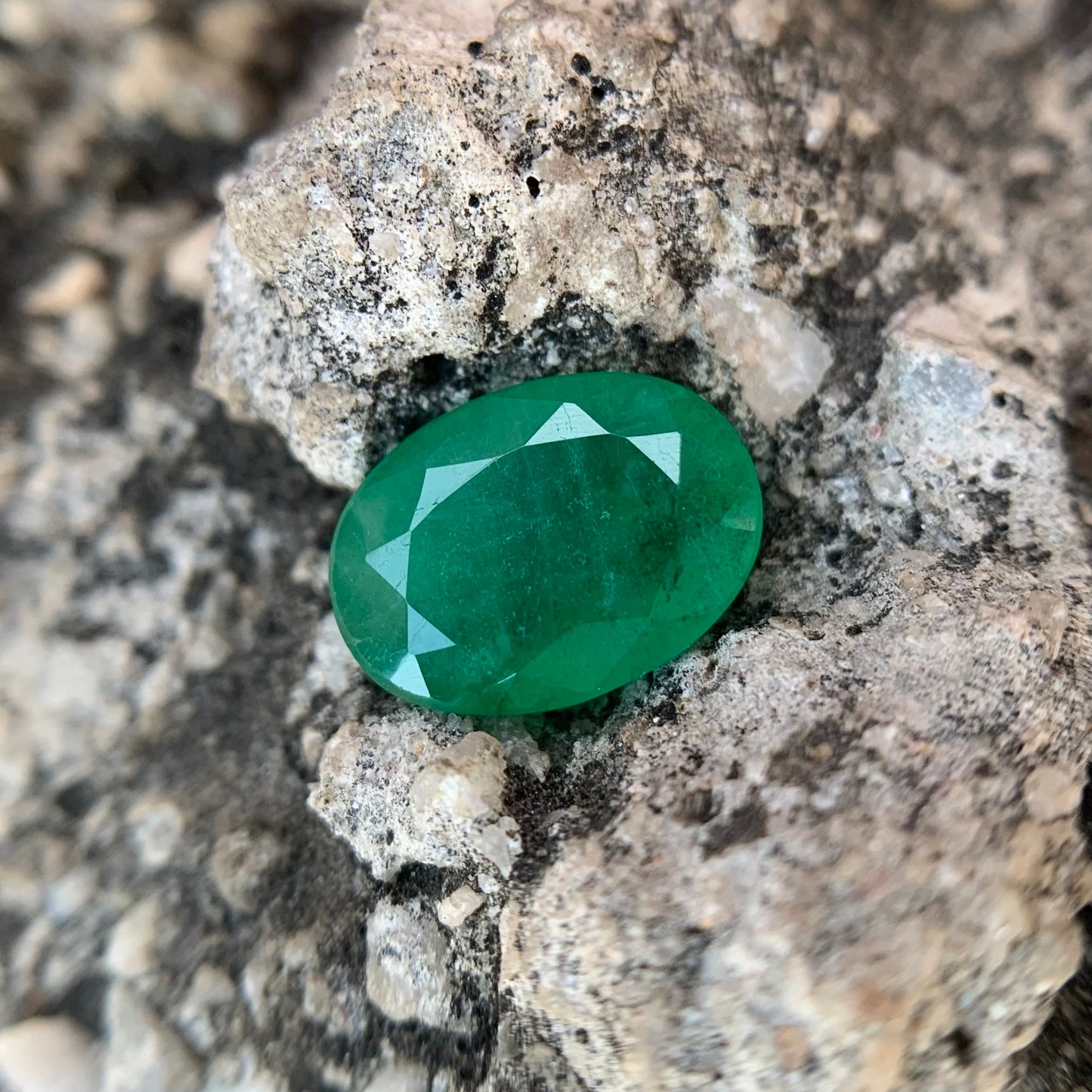 Natural Emerald - 2.30 carat/2.55 Ratti