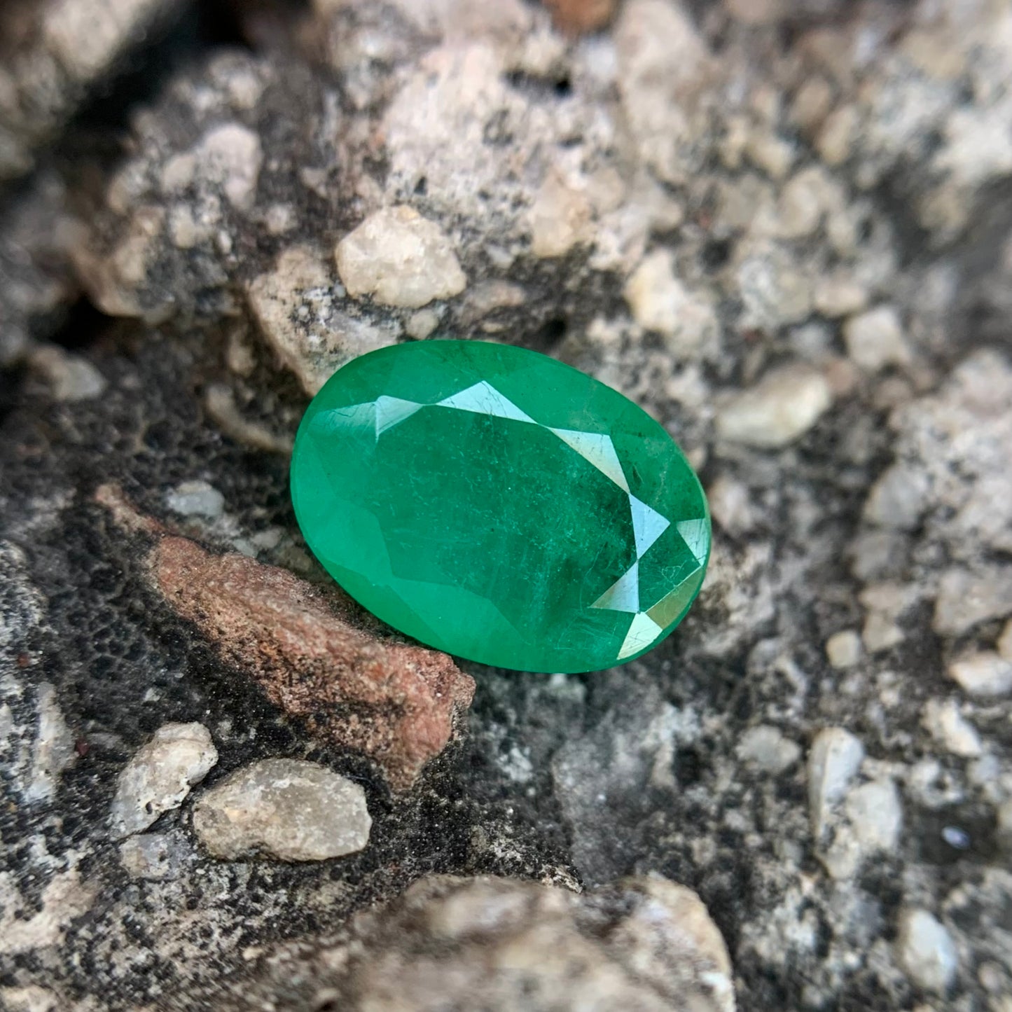 Natural Emerald - 2.30 carat/2.55 Ratti