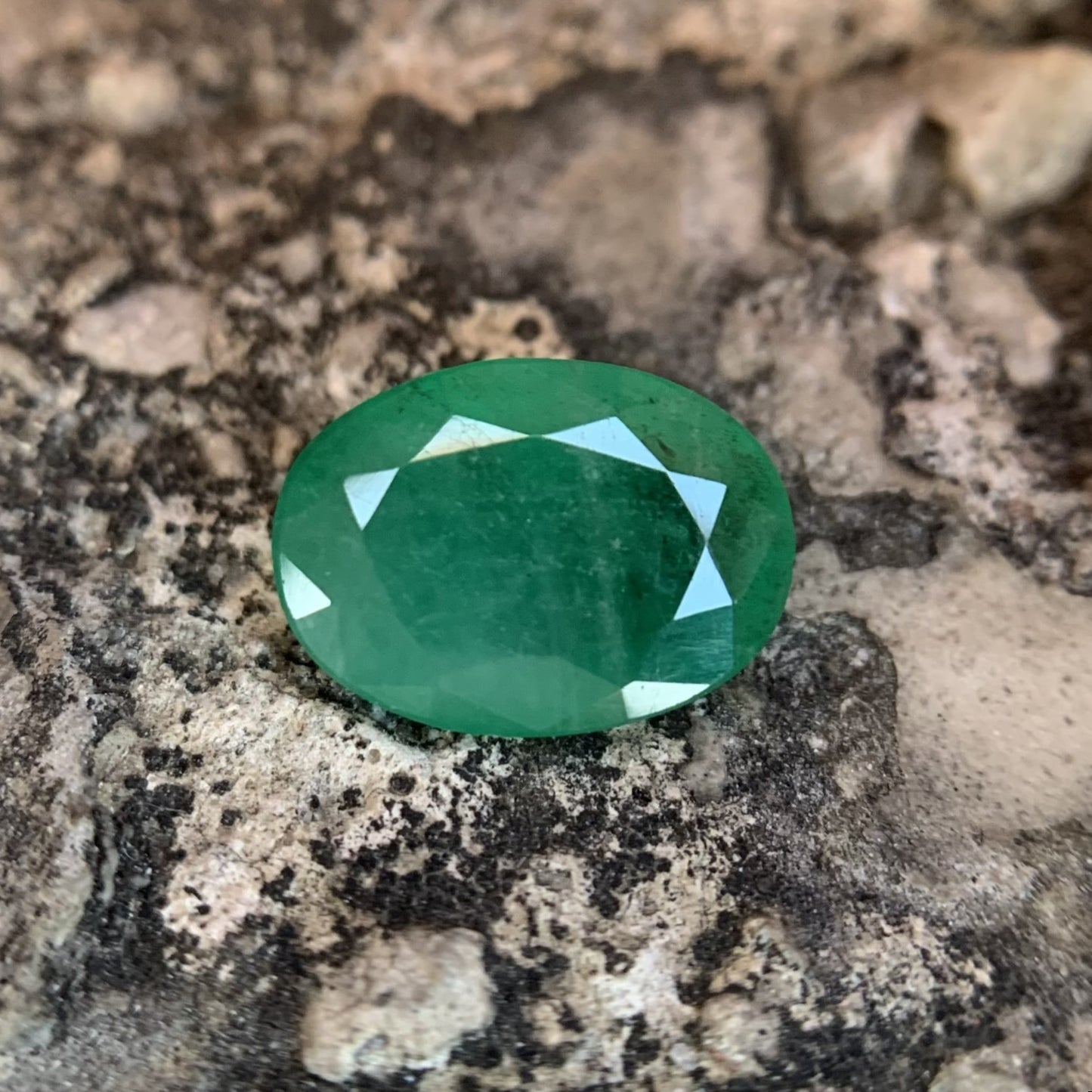 Natural Emerald - 2.30 carat/2.55 Ratti