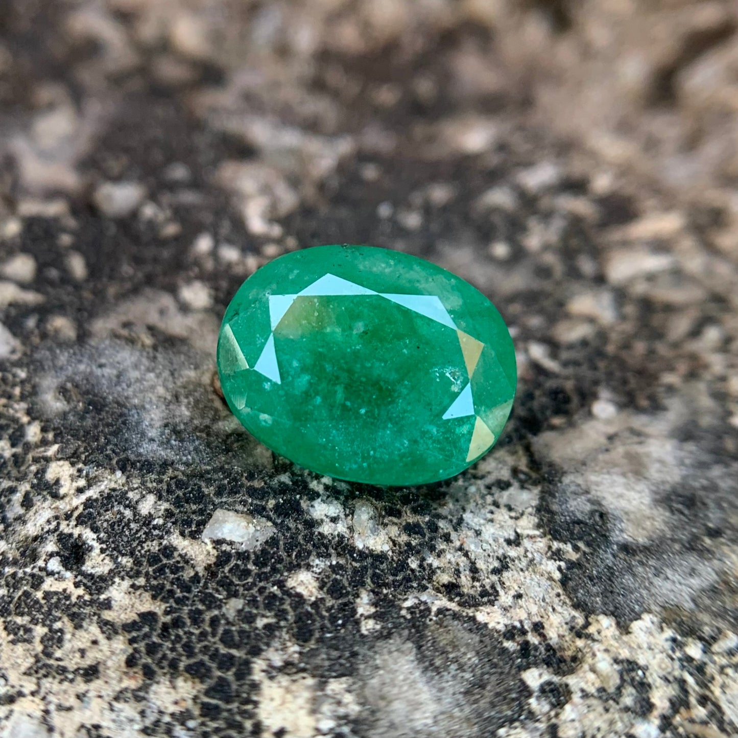 Natural Emerald - 3.10 carat/3.44 Ratti