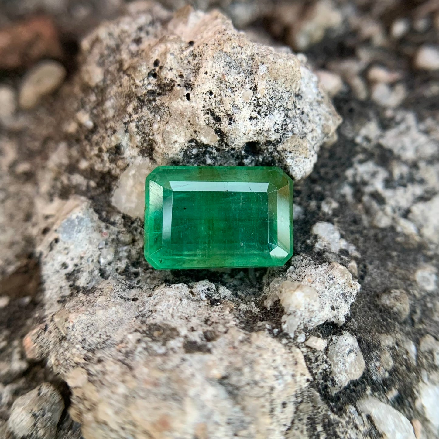 Natural Emerald - 2.00 Carat/2.22 Ratti