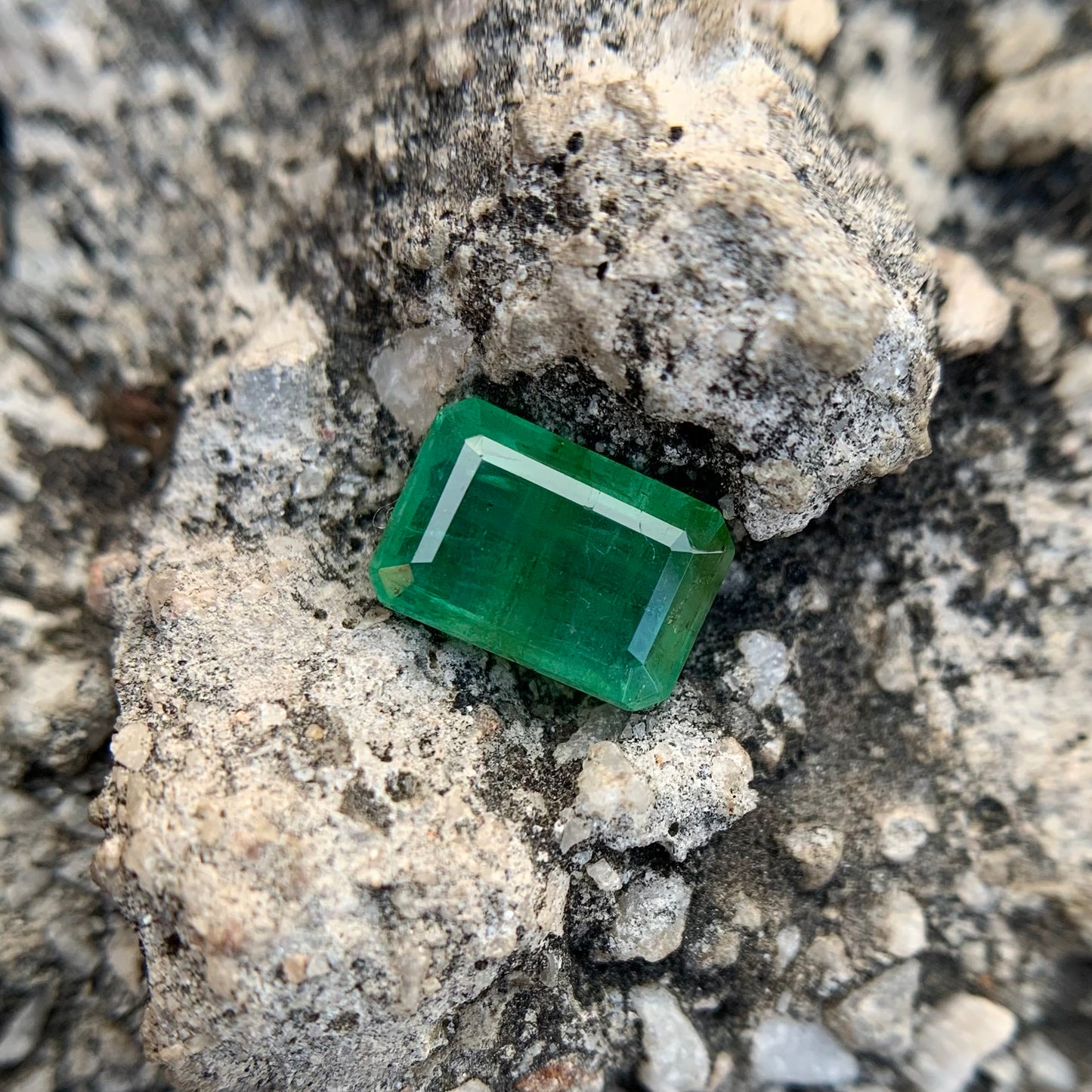 Natural Emerald - 2.00 Carat/2.22 Ratti