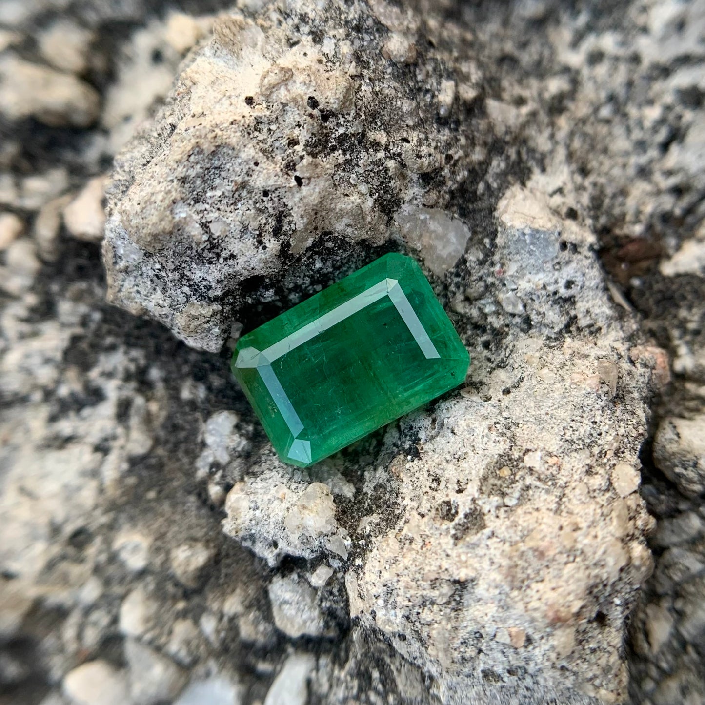 Natural Emerald - 2.00 Carat/2.22 Ratti