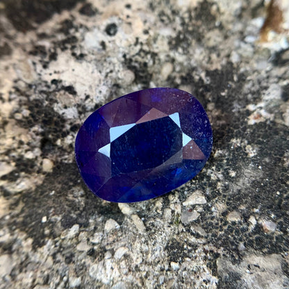Blauer Saphir aus Thailand – 13,55 Karat/15,04 Ratti